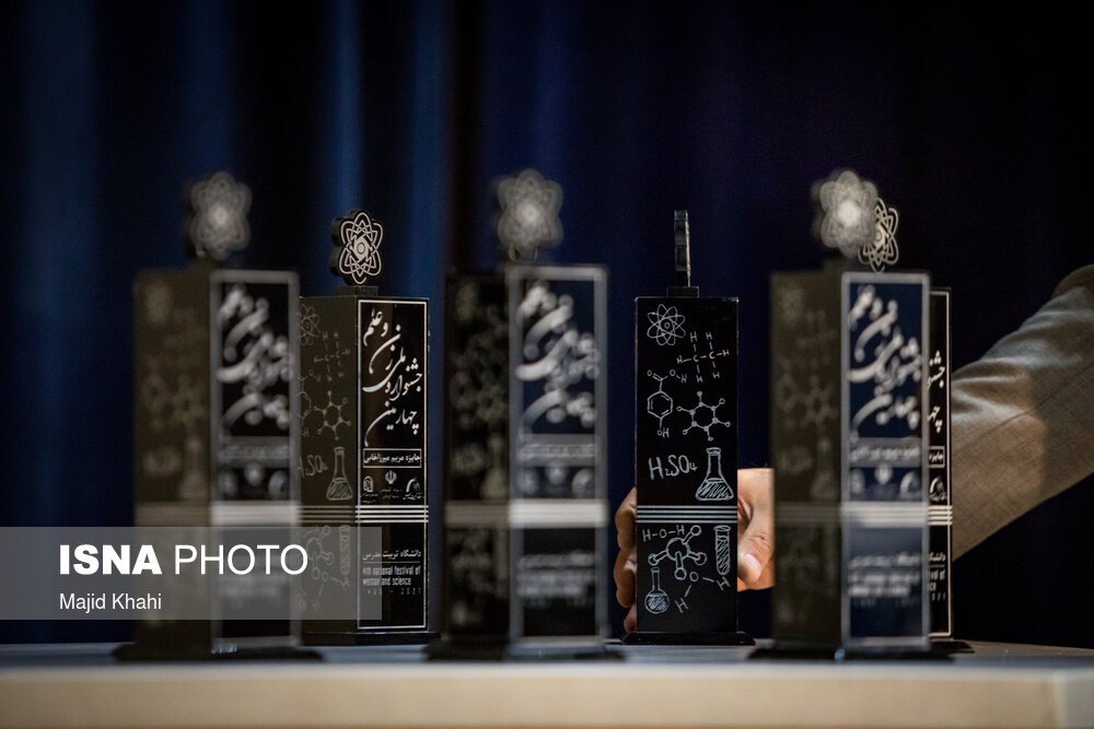 عضو هيات علمي دانشکده علوم پزشکی در ميان برگزيدگان جشنواره زن و علم